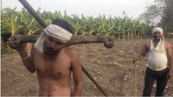 इराण युद्धानंतर जगभर इंधनाचा तुटवडा भासत आहे. बुलढाणा जिल्ह्यातील अनेक पेट्रोल पंपांवरही इंधनाचा तुटवडा भासत असल्याचा फटका आता शेतकऱ्यांना बसत आहे.