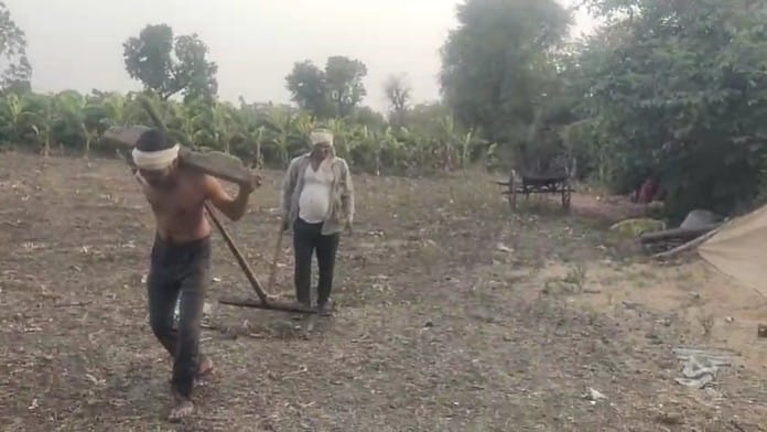  बुलढाणा येथील संग्रामपूर तालुक्यात ही हीच परिस्थिती आहे. डिझेल अभावी शेतातील कामांसाठी ट्रॅक्टर चालवता येत नसल्याने अडचणी निर्माण झाल्या आहेत. 