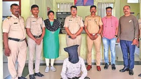 तिला कॅफेमध्ये बोलवलं अन्...एका चुकीमुळे भांडाफोड; बीडमधील आक्षेपार्ह
