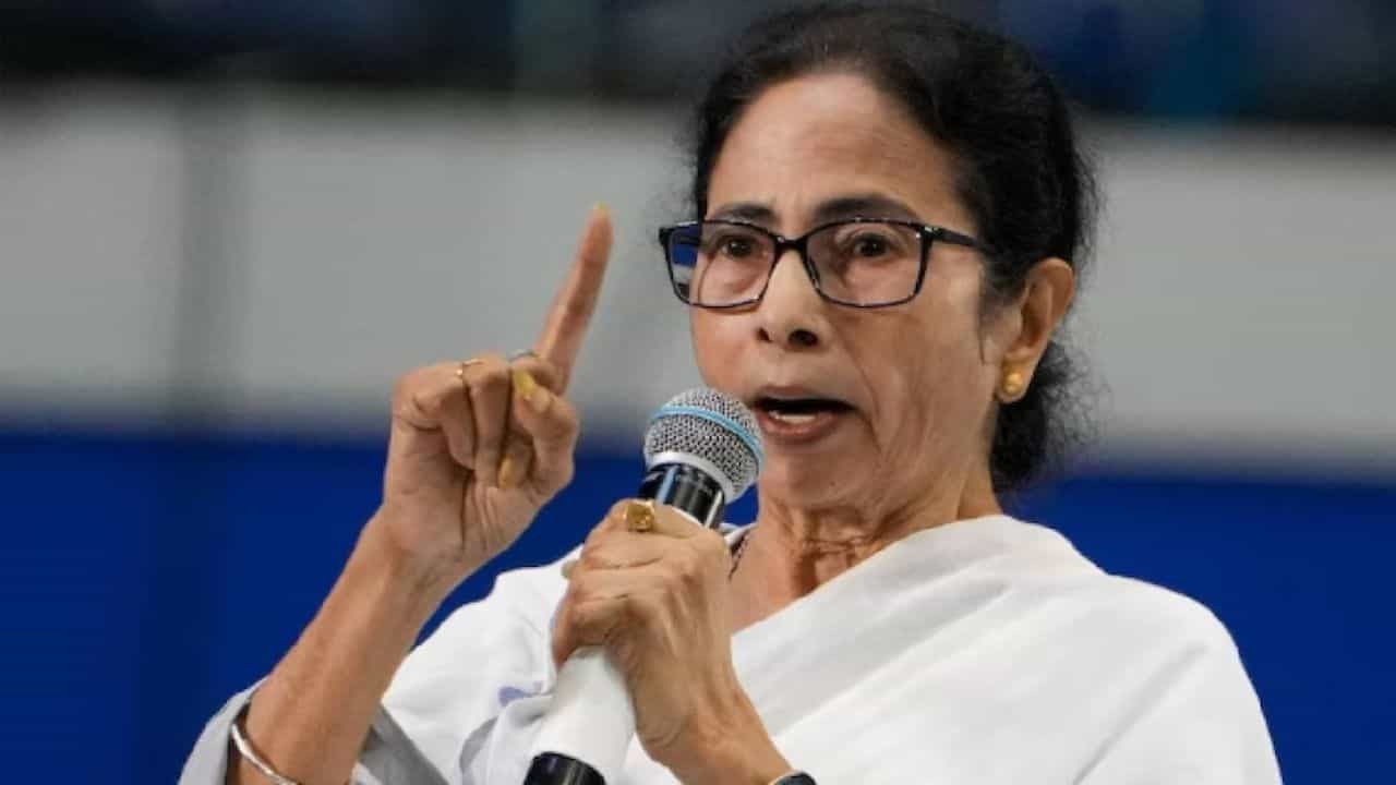 मोठी बातमी! ममता बॅनर्जी यांचा मुख्यमंत्री पदाचा राजीनामा देण्यास नकार, थेट म्हणाल्या...