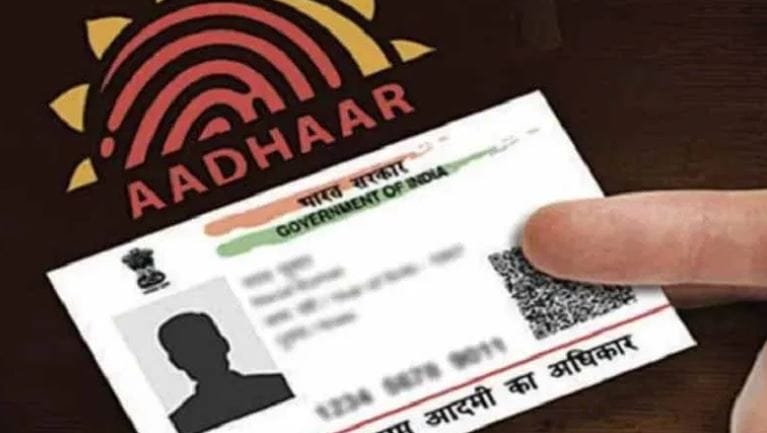 भारत सरकारने mAadhaar App हे आधार संबंधी सुविधा देणारे अॅप बंद करण्याचा निर्णय घेतला आहे. हे अॅप बंद झाल्यानंतर आता तुम्हाला नवे Aadhaar App डाऊनलोड करावे लागणार आहे. या नव्या Aadhaar App मध्ये रजिस्ट्रेशन कसे करायचे ते जाणून घेऊ या...