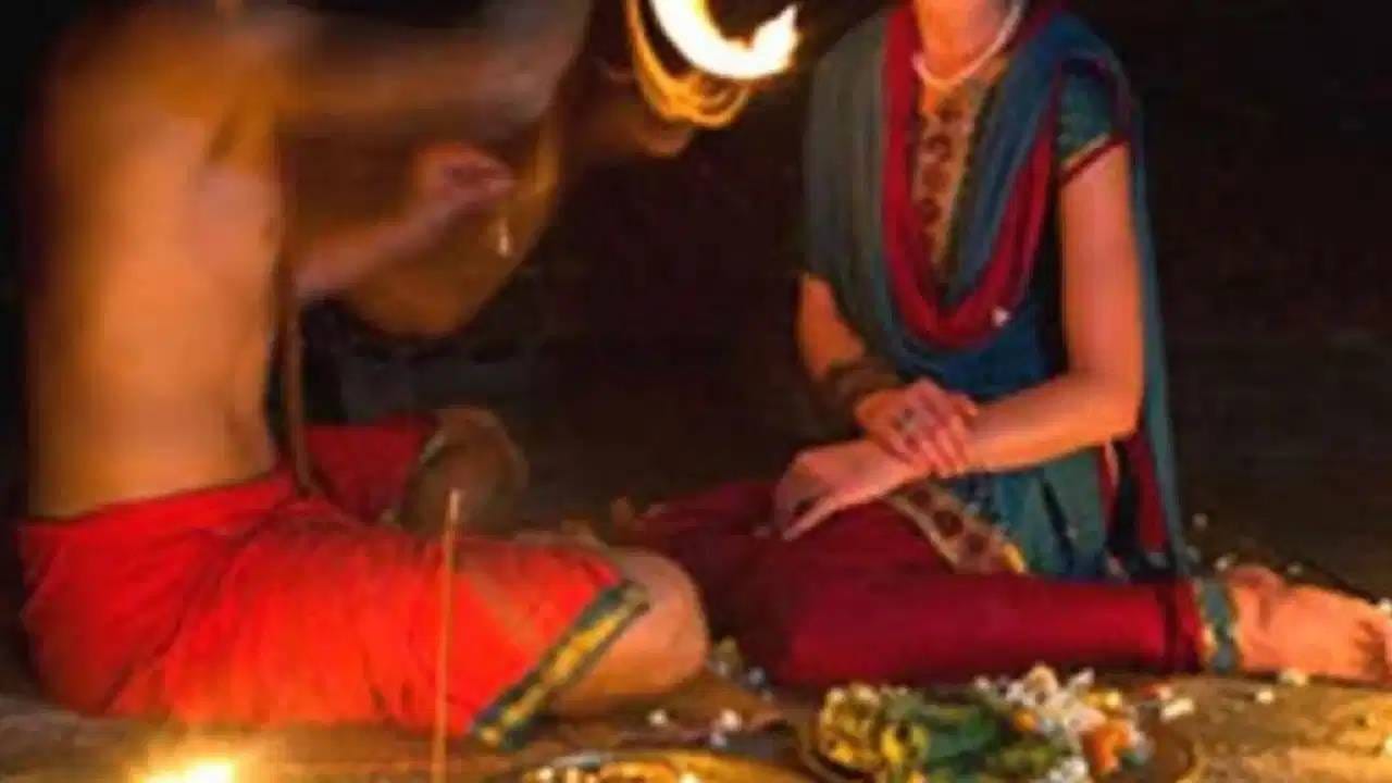 भूतबाधा काढण्याच्या नावाखाली भावाच्या बायकोवरच वासना शमवली, वहिनी विधीसाठी खोलीत येताच दीराने..