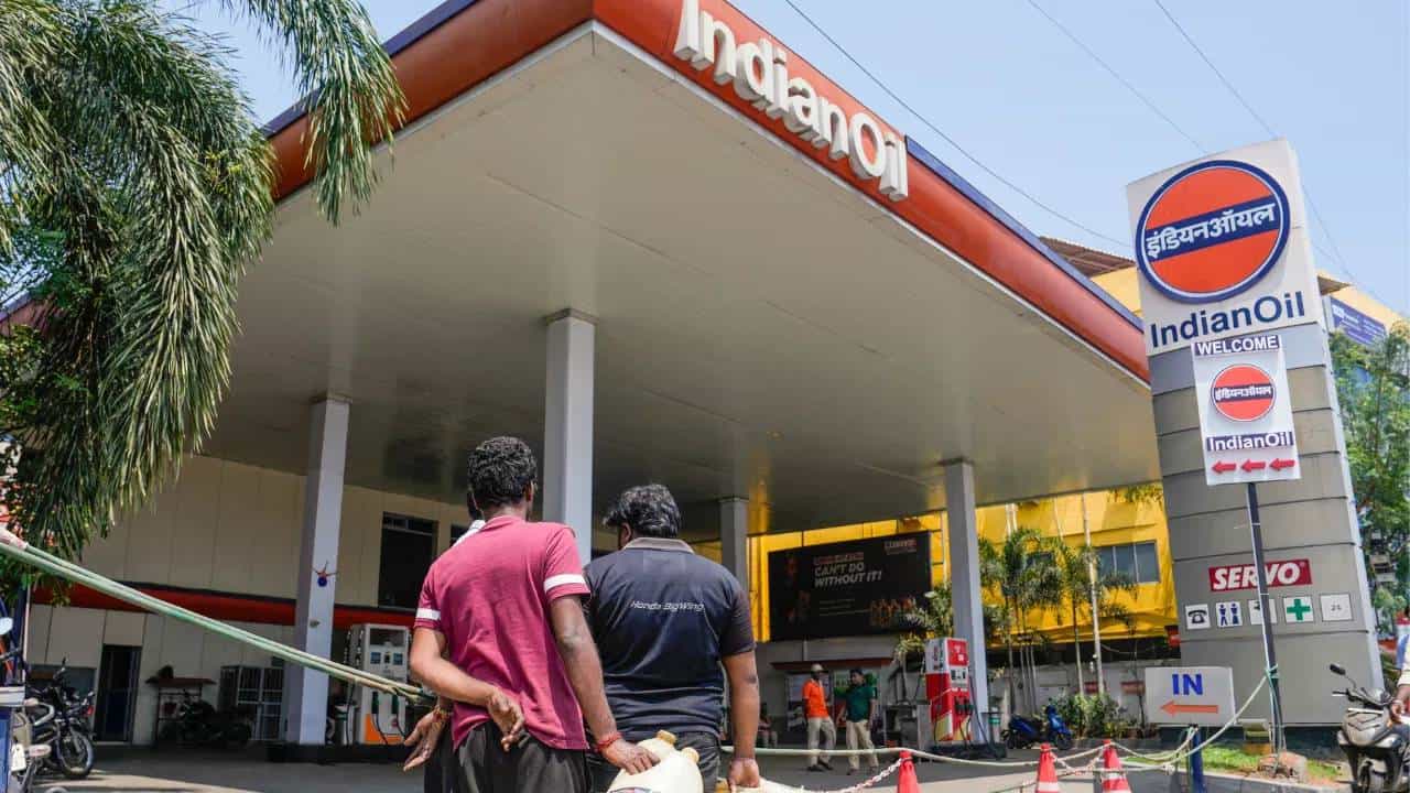 Petrol-Diesel Price Hike : आजच्या आज किती पैसे मोजावे लागणार? पेट्रोल-डिझेलच्या दरवाढीचा पुन्हा भडका ! तुमच्या शहरात दर किती ?