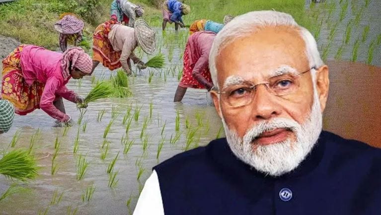 पंतप्रधान शेतकरी सन्मान योजनेअंतर्गत शेतकऱ्यांना एका वर्षात 6000 रुपयांची आर्थिक मदत केली जाते. प्रत्येक चार महिन्याला शेतकऱ्यांना 2000 रुपये दिले जातात. आता पात्र शेतकऱ्यांना पुढचा हप्ता कधी मिळणार असे विचारले जात आहे. 