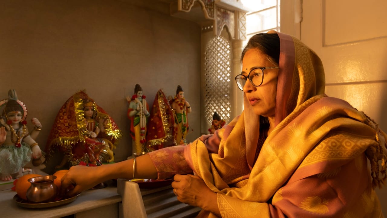 मंदिराला देवालय म्हटले जाते, कारण तिथे देवाचे अस्तित्व जागृत स्वरूपात असते. मंदिरातील मूर्तींची विधीवत प्राणप्रतिष्ठा केलेली असते, त्यामुळे तिथे दैवी लहरींची तीव्रता जास्त असते.
