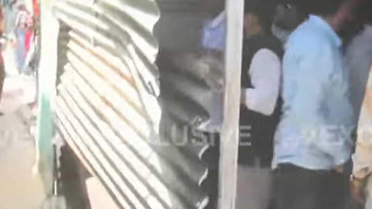 Pune liquor Tragedy : पुणे विषारी दारु प्रकरण, शरद पवारांच्या कार्यकर्त्यांनी ते दुकान फोडलं, स्वत: रोहित पवारांनी काऊंटर तोडला