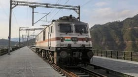 डावीकडे की उजवीकडे, रेल्वे रुळ कसा बदलते? अपघात का होत नाही?.