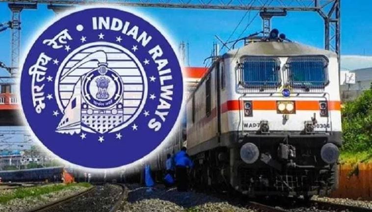 भारतीय रेल्वेने आपली 40 वर्षांपासूनची पॅसेंजर रिझर्व्हेशन सिस्टीम म्हणजेच पीआरएसला पूर्णपणे अपग्रेड केले आहे. रेल्वे मंत्रालयाने केलेल्या घोषणेनुसार आता येत्या ऑगस्ट 2026 पासून रेल्वे तिकीट बुकिंग सिस्टीम पूर्णपणे हायटेक होणार आहे. 