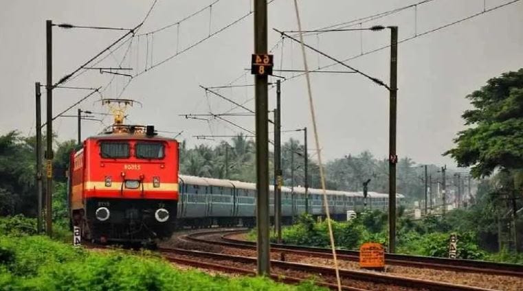 रेल्वे विभागाने दिलेल्या माहितीनुसार सध्याची रेल्वे तिकीट बुकिंग सिस्टीम ही 1986 साली चालू करण्यात आली होती. गेल्या चार दशकांत यात छोटे-मोठे बदल झालेले आहेत. आता नवी रेल्वे तिकीट बुकिंग सिस्टीम हे आधुनिक, स्मार्ट  आणि  सुरक्षित असणार आहे.