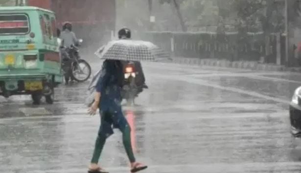दक्षिण कोकण, मध्य महाराष्ट्र तसेच मराठवाड्यातल काही जिल्ह्यामध्ये हलका पाऊस होण्याची शक्यता आहे. म्हणूनचसो सोलापूर, बीड, लातूर, धाराशीव, पुणे, अहिल्यानगर या जिल्ह्यांना पावसाचा यलो अलर्ट जारी करण्यात आला आहे.