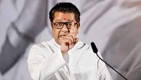 रेल्वे नोकर भरती आंदोलन प्रकरण; राज ठाकरे कोर्टात हजर.