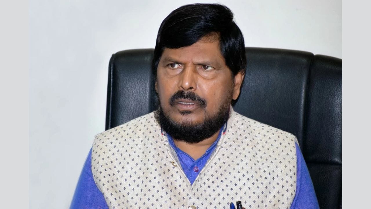 हातभट्टीवर कारवाई होत नसेल तर तिला सरकारी मान्यता द्या, केंद्रीय मंत्री रामदास आठवले यांचा सरकारला सल्ला