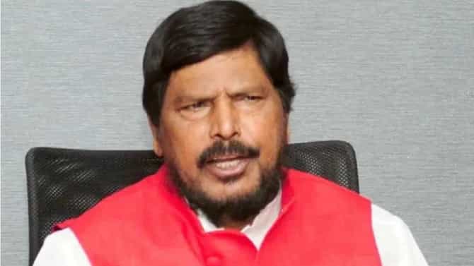 नीट परीक्षा पेपर फुटीला जबाबदार कोण? आठवलेंची पहिली प्रतिक्रिया, केलं मोठं विधान