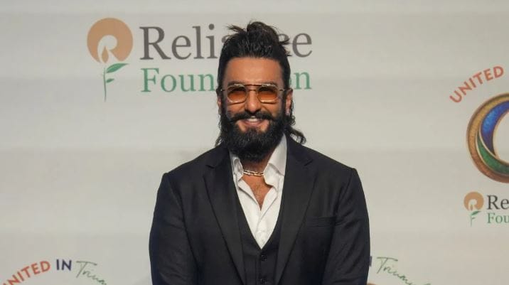 दरम्यान, याआधीही रणवीरचे अनेक सिनेमे आहेत, ज्यांची सगळी तयारी झाली होती. परंतु ते प्रत्यक्षात रिलीज कधीच झाले नाहीत. या यादीत तख्त हा प्रथम क्रमांकावर येतो. करण जोहर या सिनेमाला दिग्दर्शित करणार होता. या चित्रपटात आलिया भट्ट, विकी कौशल, जान्हवी कपूर यासारखे बडे स्टार होते. परंतु हा चित्रपट कधीच तयार होऊ शकला नाही.