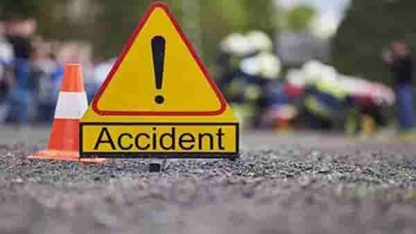 चालकाच्या छातीत अचानक कळ आल्याने बस कलंडून 24 प्रवासी जखमी