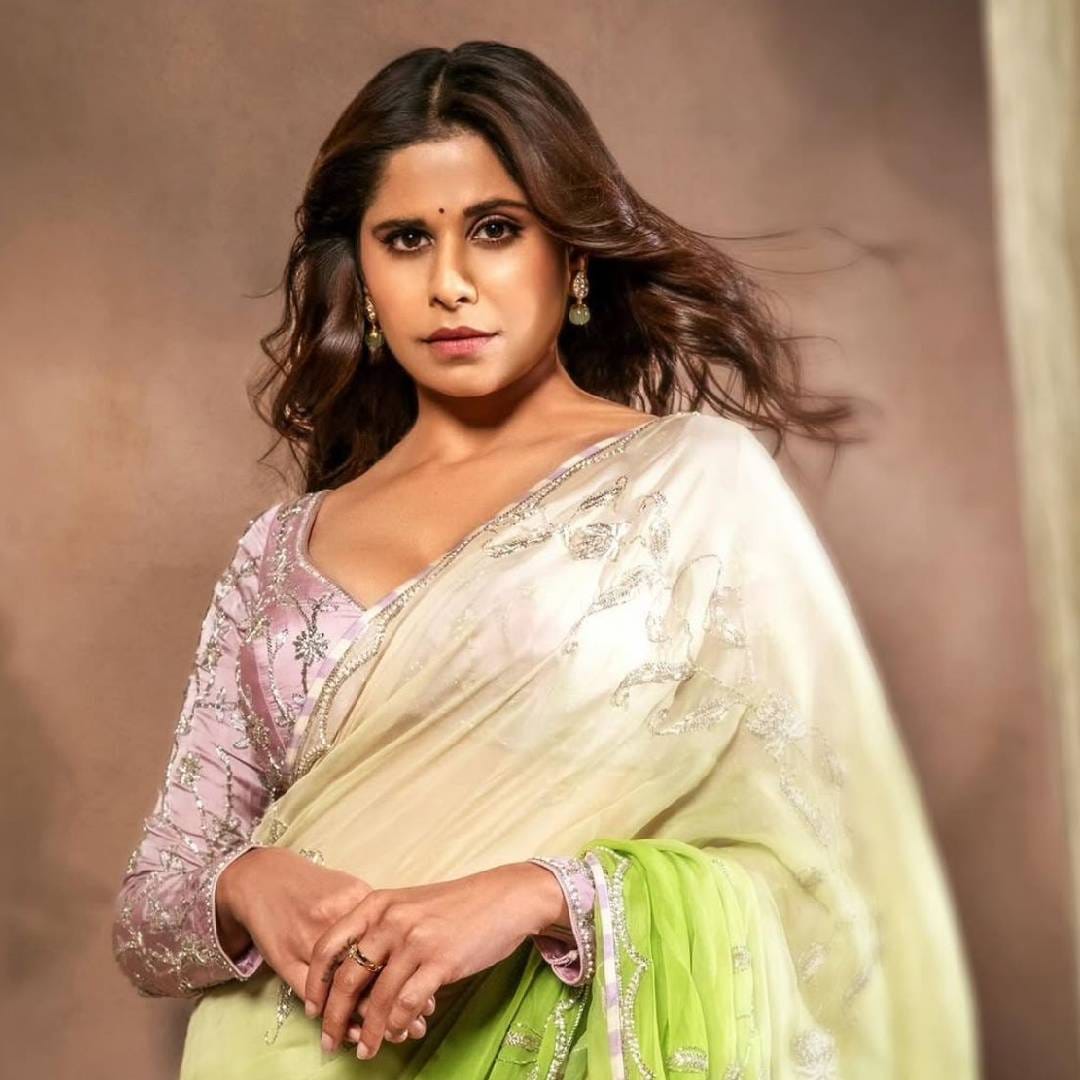 हिंदीसोबत मराठी इंडस्ट्रीवर अधिराज्य गाजवणारी अभिनेत्री सई ताम्हणकरने कामाचं सातत्य जपत, वैविध्यपूर्ण भूमिका आणि वेगळ्या कथांवर काम करत दोन्ही सिनेविश्वात स्वतःचं वेगळं स्थान निर्माण केलं आहे. ओटीटी, चित्रपट अशा दोन्ही प्लॅटफॉर्म्सवर तिच्या दमदार अभिनयाच्या चर्चा बघायला मिळतात.