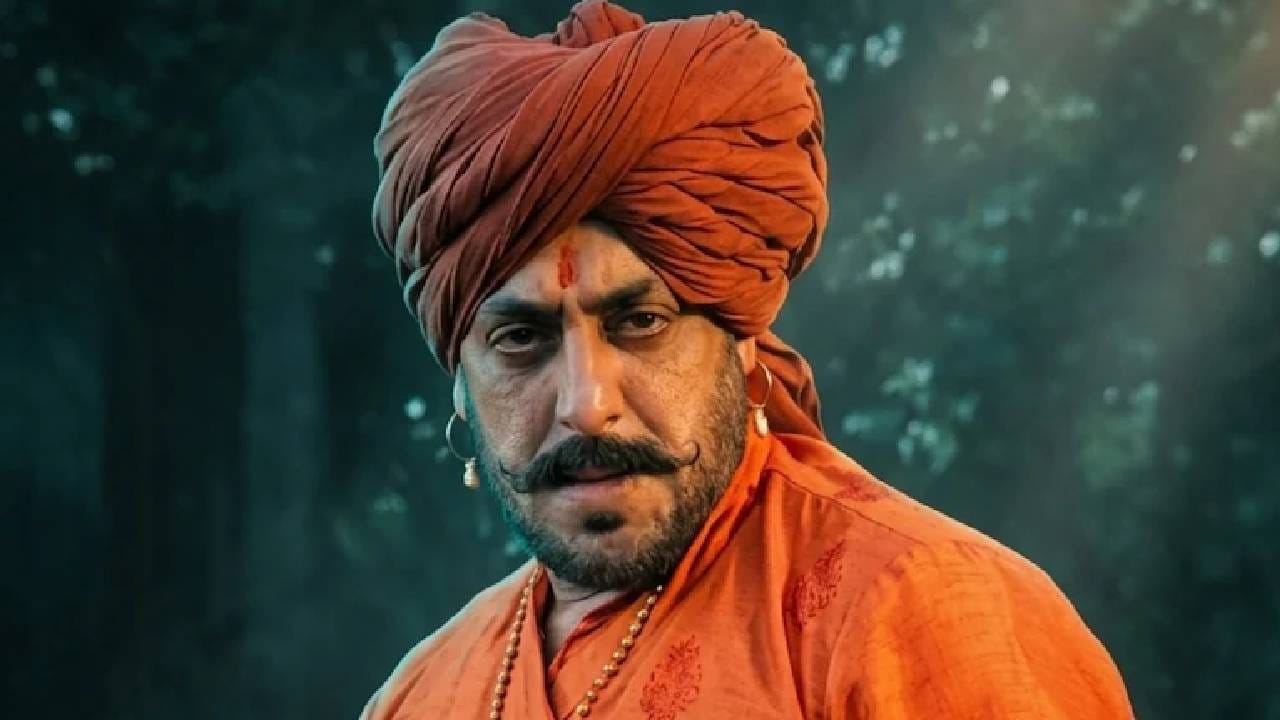 ‘राजा शिवाजी’ हा चित्रपट छत्रपती शिवाजी महाराज यांच्या जीवनावर आधारित असून त्यांच्या पराक्रम, स्वाभिमान आणि स्वराज्य स्थापनेच्या प्रेरणादायी प्रवासाचं भव्य चित्रण यात करण्यात आलं आहं. रितेश देशमुखनेच या चित्रपटाचं दिग्दर्शन केलं असून त्यानेच छत्रपती शिवाजी महाराजांची मुख्य भूमिका देखील साकारली आहे.
