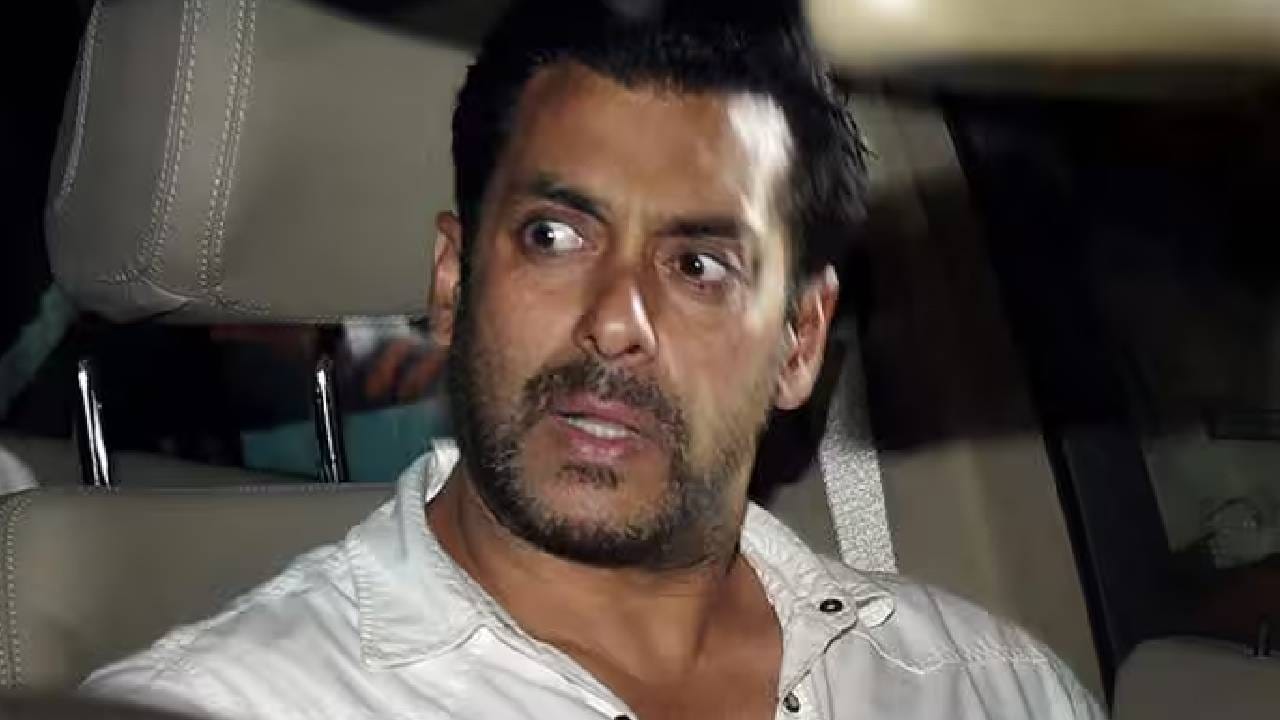 Salman Khan : सलमान खानच्या गॅलेक्सी अपार्टमेंटमध्ये मोठी खळबळ, घराजवळ सापडला मोठा साप