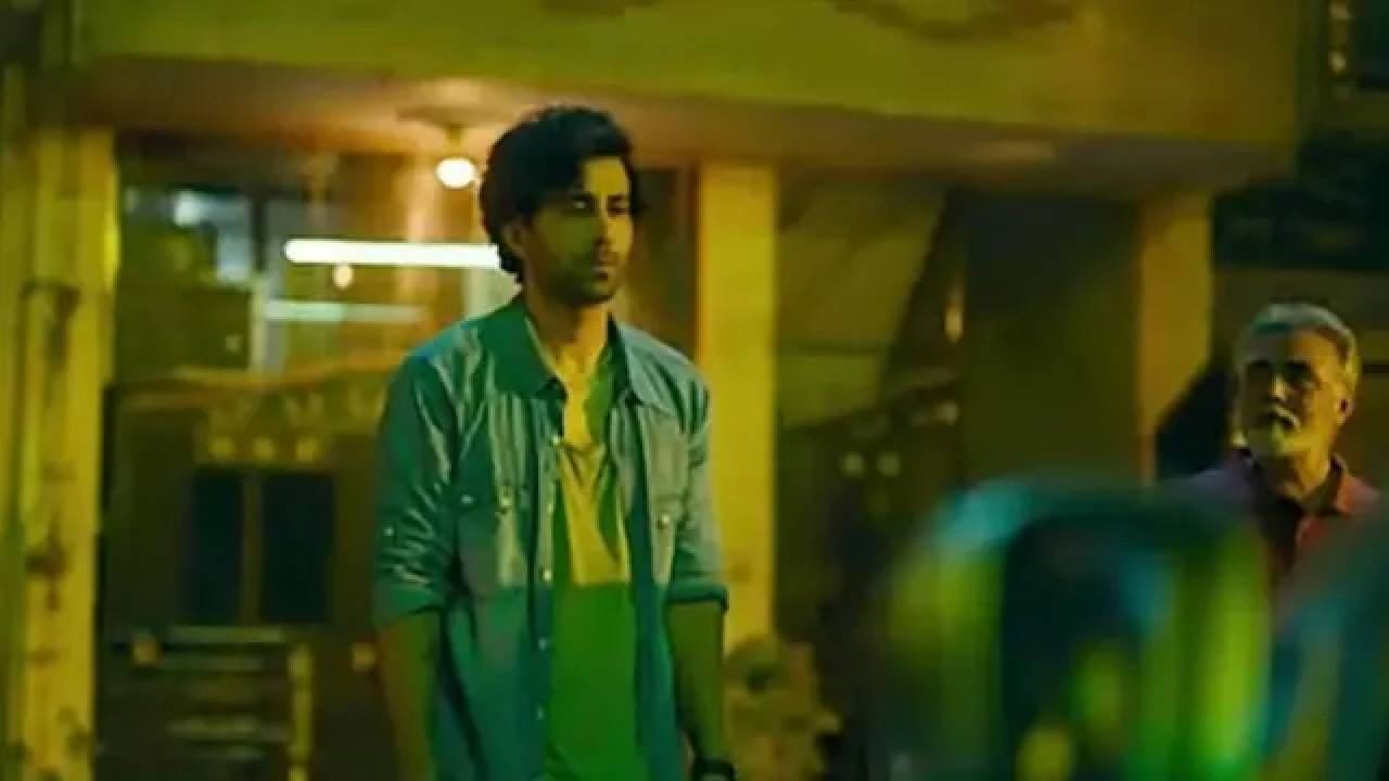 'सपने व्हर्सेस एव्हरीवन 2' असं या वेब सीरिजचं नाव असून 1 मे पासून ही सीरिज प्राइम व्हिडीओवर प्रेक्षकांच्या भेटीला आली आहे. ओटीटीवर येताच ही सीरिज टॉप 10 मध्ये तिसऱ्या क्रमांकावर ट्रेंड होतेय. पाच एपिसोड्सच्या या सीरिजमध्ये परमवीर चीमा आणि अंबरीश वर्मा यांनी मुख्य भूमिका साकारल्या आहेत जे वेगवेगळ्या क्षेत्रांमध्ये आपली स्वप्नं पूर्ण करण्यासाठी धडपडत आहेत. 
