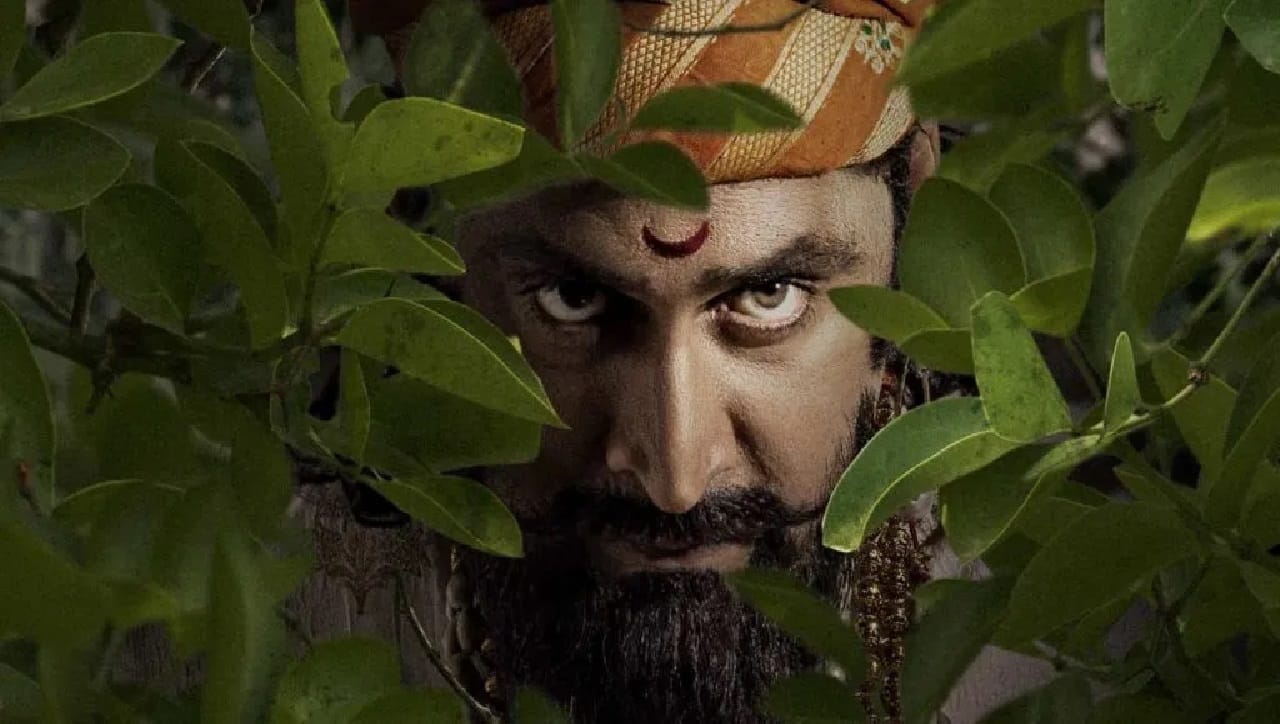 ‘शिवराज अष्टक’ या संकल्पनेअंतर्गत ‘फर्जंद’, ‘फत्तेशिकस्त’ आणि ‘पावनखिंड’ या चित्रपटांचं यशस्वी दिग्दर्शन करणाऱ्या दिग्पाल लांजेकर यांच्या ‘शेर शिवराज’ चित्रपटात छत्रपती शिवाजी महाराजांनी अफझलखानाचा वध कसा केला... ते पाहयला मिळालं. सिनेमाने बॉक्स ऑफिसवर जवळपास 17 कोटींची कमाई केली.  