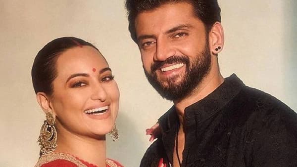 दबंग मूव्हीतून सलमान सोबत पदार्पण करणारी अभिनेत्री सोनाक्षी सिन्हा बरीच लोकप्रिय आहे. पण सध्या ती तिच्या कामामुळे किवा चित्रपटांमुळे नव्हे तर पर्सनल आयुष्यामुळे जास्त चर्चेत असते. दोन वर्षांपूर्वी, जून 2024 मध्ये तिने जहीर इक्बालशी लग्न केलं. मात्र आंतरधर्मीय लग्नामुळे ती अनेकदा ट्रोल झाली. अशातच आता एक नवा वाद निर्माण होण्याची शक्यता आहे. लग्न झाल्यामुळे आता सोनाक्षीने पडद्यावर इंटीमेट सीन्स किंवा बोल्ड करण्यास नकार दिला, अशी चर्चा आहे. यावर सोनाक्षीनेच थेट उत्तर दिलंय.(Photo : Social Media / Instagram)