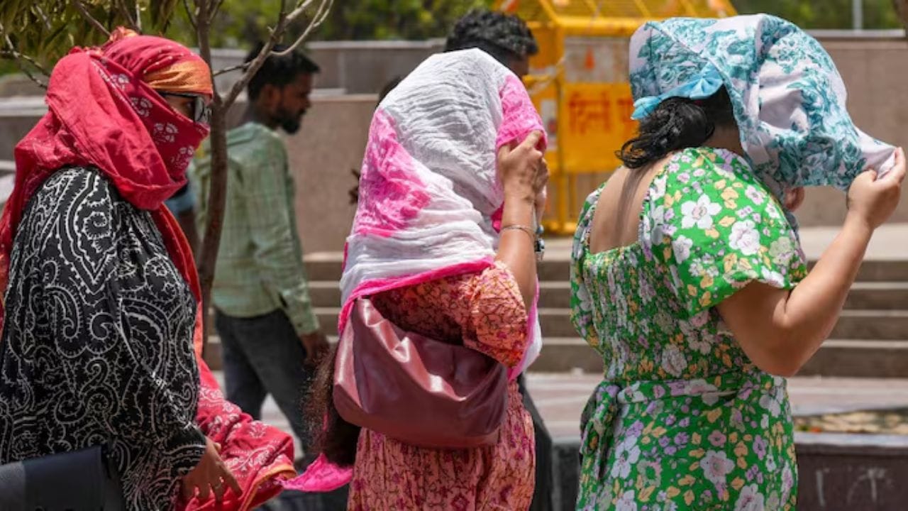 45 डिग्री तापमानात, आरोग्याची आणि त्वचेची कशी काळजी घ्यावी ? काय खावे आणि परिधान करावे जाणून घ्या 45 डिग्री तापमानात, आरोग्याची आणि त्वचेची कशी काळजी घ्यावी ? काय खावे आणि परिधान करावे जाणून घ्या