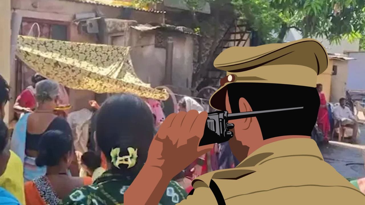 Hooch Tragedy Pune : पुणे विषारी दारु प्रकरणात मोठी कारवाई, तीन पोलिस अधिकाऱ्यांचे थेट निलंबन Hooch Tragedy Pune : पुणे विषारी दारु प्रकरणात मोठी कारवाई, तीन पोलिस अधिकाऱ्यांचे थेट निलंबन