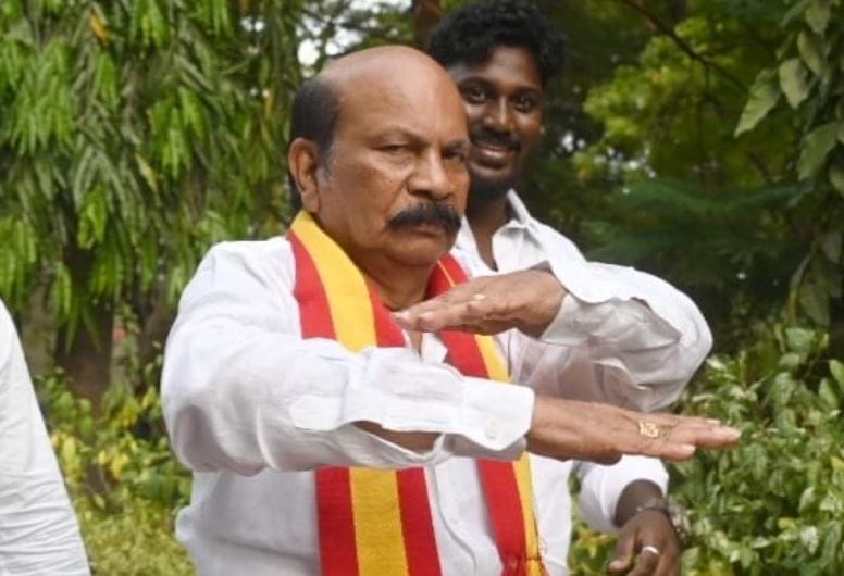 विशेष म्हणजे व्ही एस बाबू हे याआधी डीएमके पक्षात होते. सोबतच ते काही काळी एआयडीएमके या पक्षातही होते. 75 वर्षीय बाबू यांनी 2006 ते 2011 या काळात पुरासावाल्कम या मतदारसंघातून आमदारकी भूषणवली आहे. ते डीएमके पक्षाचे 2011 सालापर्यंत उत्तर चेन्नईचे जिल्हा सचिवही होते. 