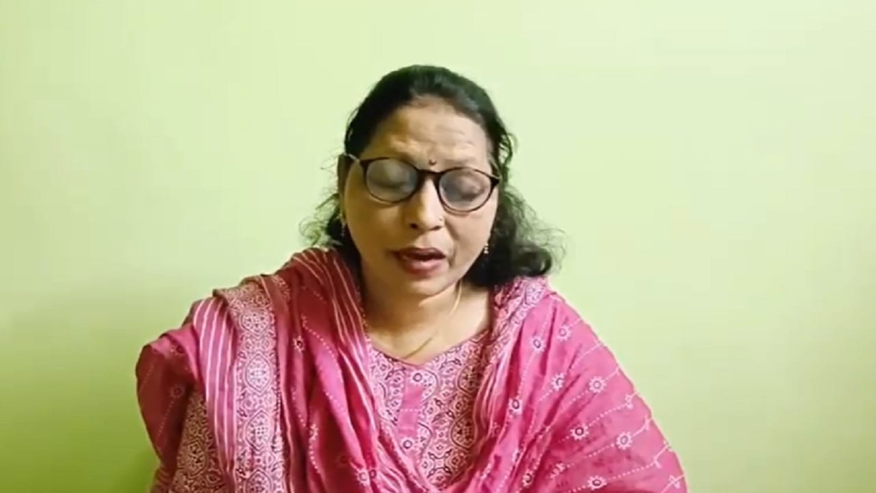 छाया वाघमारे भावना व्यक्त करत म्हणाल्या, ज्या महिलांनी शिक्षण घेता येत नाही, त्या महिलांना मी एकच विनंती करते की, वेळ नसेल, किंवा  घरची परिस्थिती चांगली नसेल तर, नाईट स्कूल, नाईट कॉलेज सुरु करा आणि मनातील इच्छा आणि अर्धवट राहिलेलं शिक्षण पूर्ण करा. नाईट स्कूल, नाईट कॉलेज मध्ये योग्या मार्गदर्शन आणि मोफत शिक्षण मिळतं. अशात शिक्षण घेतल्याचा तुम्हाला आनंद देखील होईल आणि पुढच्या जीवनासाठी शिक्षणाचा उपयोग देखील होईल.