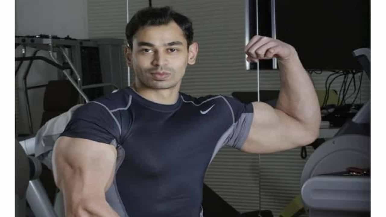 माजी मुख्यमंत्री अखिलेश यादव यांच्या लहान भावाचं निधन