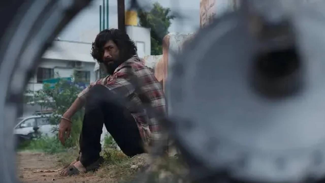 एखादा चित्रपट हिट होण्यासाठी मोठी स्टारकास्ट किंवा तगड्या बजेटची गरज नसते. काही चित्रपट फक्त त्यांच्या दमदार कथानकाच्या जोरावर हिट ठरतात. असाच एक चित्रपट सध्या ओटीटी प्लॅटफॉर्मवर धुमाकूळ घालतोय. हा चित्रपट 8 मे 2026 रोजी थिएटरमध्ये प्रदर्शित झाला होता. मात्र एक महिना पूर्ण होण्याआधीच तो आता नेटफ्लिक्स या ओटीटी प्लॅटफॉर्मवर दाखल झाला आहे.