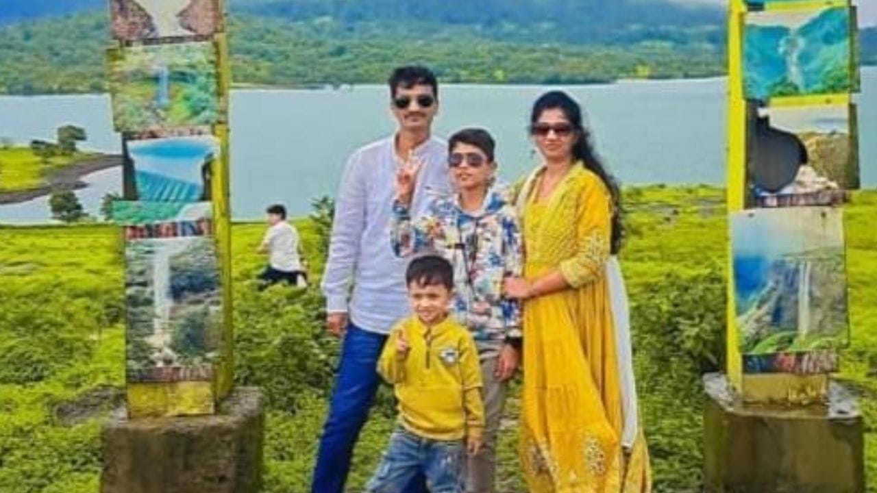 समोर आलेल्या माहितीनुसार योगेश पाटील यांनी आधी पत्नी माधुरी पाटील, मुलं अर्थव पाटील आणि शिवांश पाटील यांना विष दिलं, त्यानंतर त्यांनी स्वत: देखील आत्महत्या केली. 