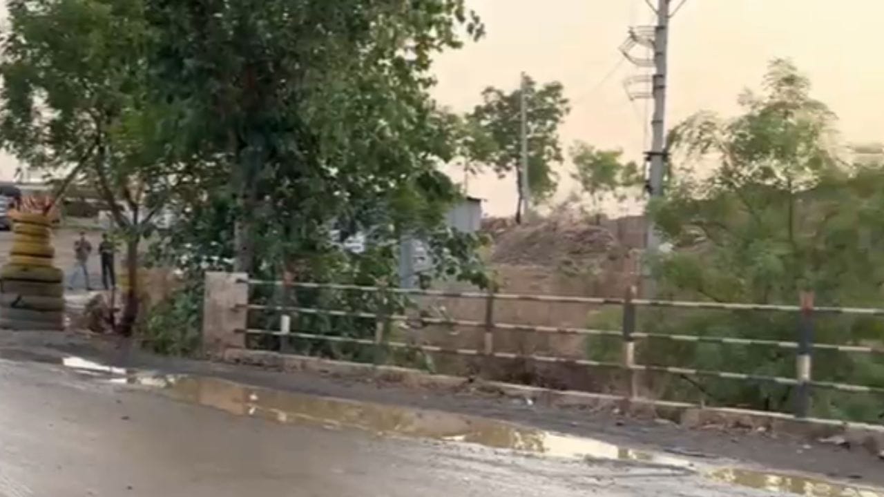 शिरूर तालुक्यातील करडे घाट परिसरात ही घटना घडली आहे. दोन गुन्हेगारी टोळ्यांच्या जुन्या वादातून ही घटना घडली असल्याची माहिती समोर येत आहे. 