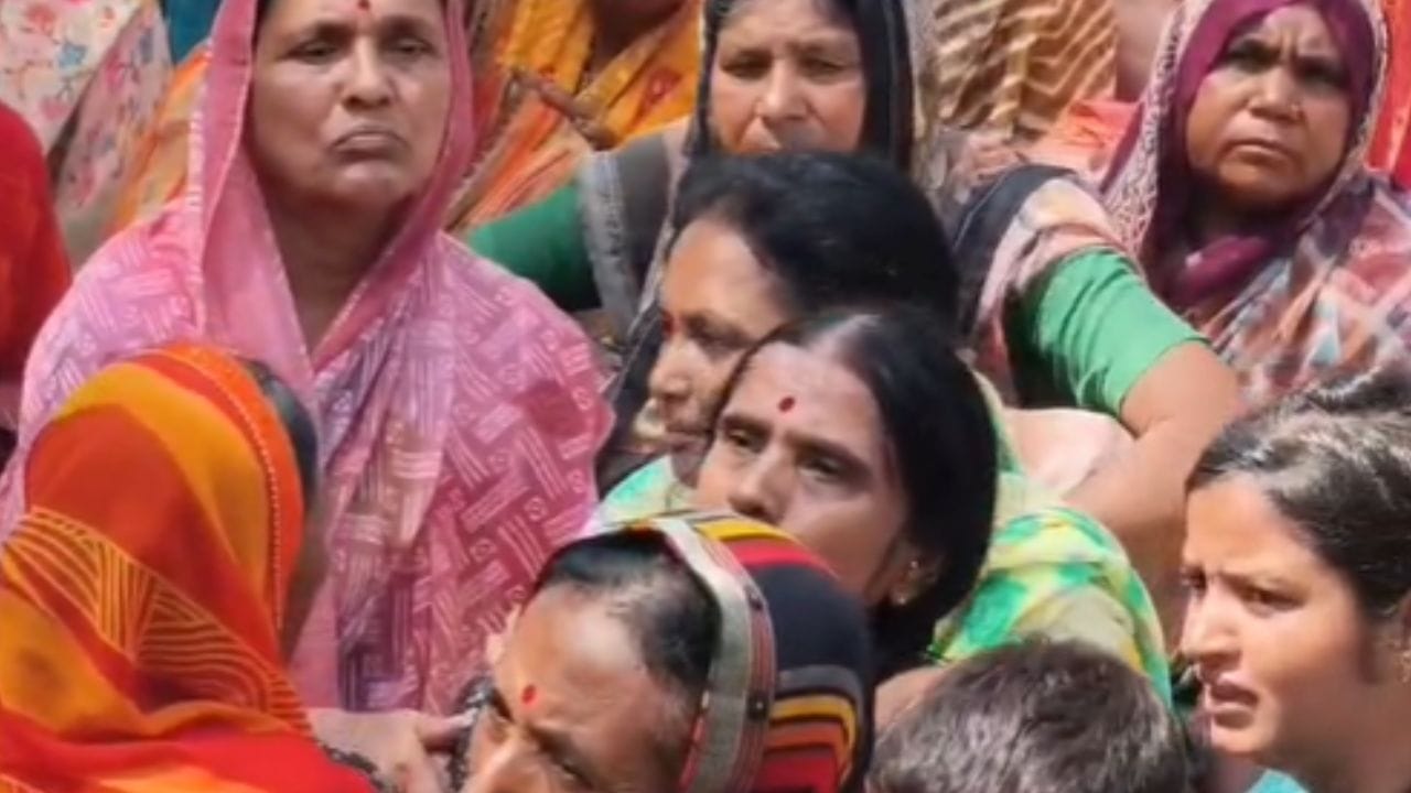 शेअर मार्केटमुळे त्यांच्या डोक्यावर तब्बल 1 कोटी 80 लाख रुपयांचं कर्ज झालं. याच कर्जाच्या विवंचनेतूनच त्यांनी संपूर्ण कुटुंब संपवलं आणि त्यानंतर स्वत: देखील आत्महत्या केली. 
