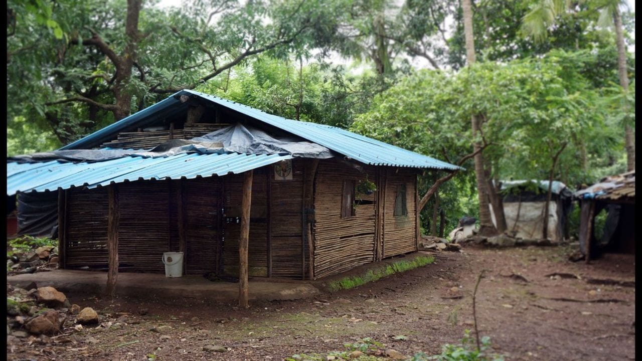 अंगणात खेळणाऱ्या मुलाच्या शरीरात चार गोळ्या घुसल्या, धक्कादायक घटनेने संताप