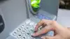 ATM मधून पैसे काढताना 'या' 4 गंभीर चुका टाळा; नाहीतर बँक खाते क्षणात होईल रिकामे