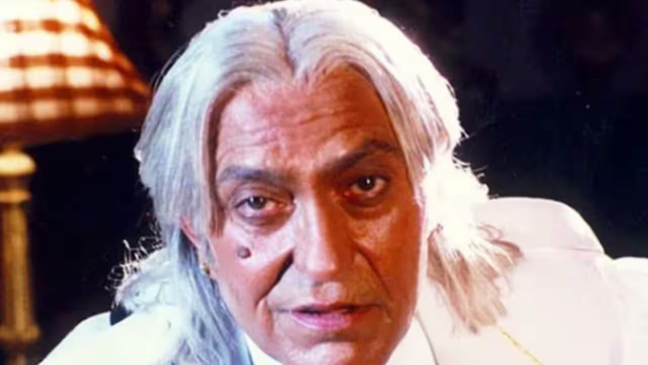 अनेकांना माहिती नाही की, अभिनय क्षेत्रात येण्यापूर्वी अमरीश पुरी यांनी तब्बल 21 वर्षे कर्मचारी विमा निगममध्ये क्लर्क म्हणून काम केले होते. सरकारी नोकरी सांभाळत असतानाच ते पृथ्वी थिएटरमध्ये नाटकांमध्ये काम करत होते. अभिनयाची ओढ इतकी प्रबळ होती की त्यांनी अखेर सुरक्षित नोकरीचा त्याग करून पूर्णवेळ अभिनय क्षेत्रात प्रवेश केला.