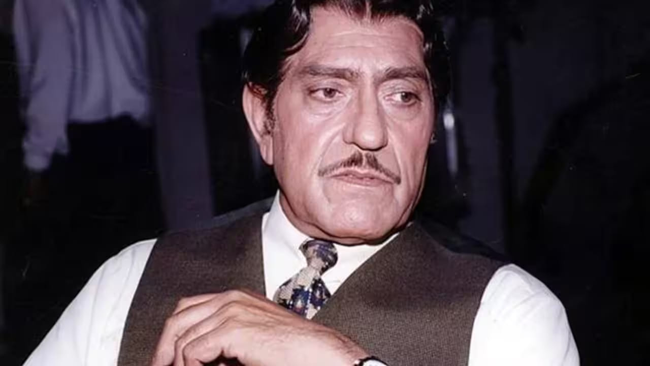 1967 मध्ये त्यांनी चित्रपटसृष्टीत पदार्पण केले तर 'प्रेम पुजारी' 1970 या चित्रपटातून हिंदी चित्रपटसृष्टीत प्रवेश केला. पुढील 35 वर्षांच्या कारकिर्दीत त्यांनी 450 हून अधिक चित्रपटांमध्ये काम केले.