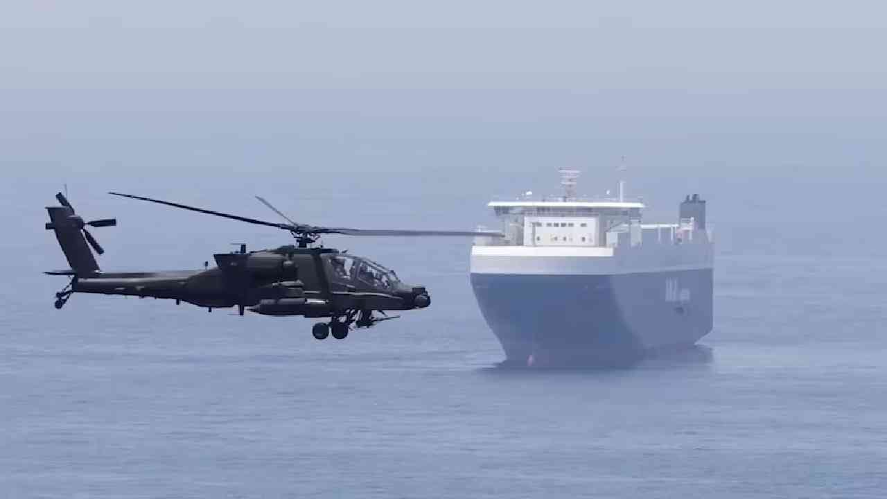 US vs Iran : ट्रम्प का नाही खवळणार? साध्या ड्रोनने अपाचेला पाडावं, इराणने हात वर केले, म्हणतात आमचा.. US vs Iran : ट्रम्प का नाही खवळणार? साध्या ड्रोनने अपाचेला पाडावं, इराणने हात वर केले, म्हणतात आमचा..