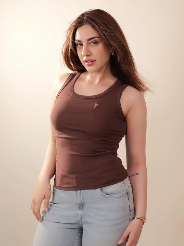 समरीन कौर ही मुळची जम्मू-काश्मीरची आहे. सौंदर्य स्पर्धा, जाहिरातीच्या माध्यमातून तिने तिच्या करिअरला सुरुवात केली. आता ती मनोरंजन क्षेत्रात काम करते. दिलजित दोसांज, मोनिका गिल, सोनम बाजवा यासारख्या दिग्गजांसोबत तिने स्क्रिन शेअर केलेली आहे.  