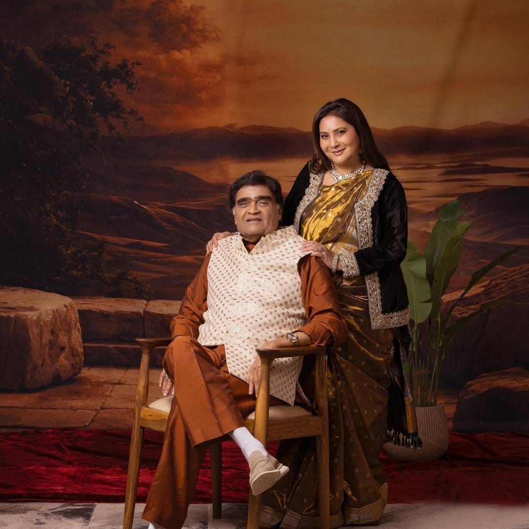 निवेदिता यांनी त्यांच्या पोस्टमध्ये लिहिलं, 'अशोक, आज तू 79 व्या वर्षात पदार्पण करतोयस यावर अजूनही विश्वास बसत नाही. वय हा केवळ आकडा आहे आणि हे तू सिद्ध केलंस. तुझी तुझ्या कामाप्रती असलेली निष्ठा, शिस्त आणि स्वत:वरील नियंत्रण यासाठी शतश: प्रणाम.'
