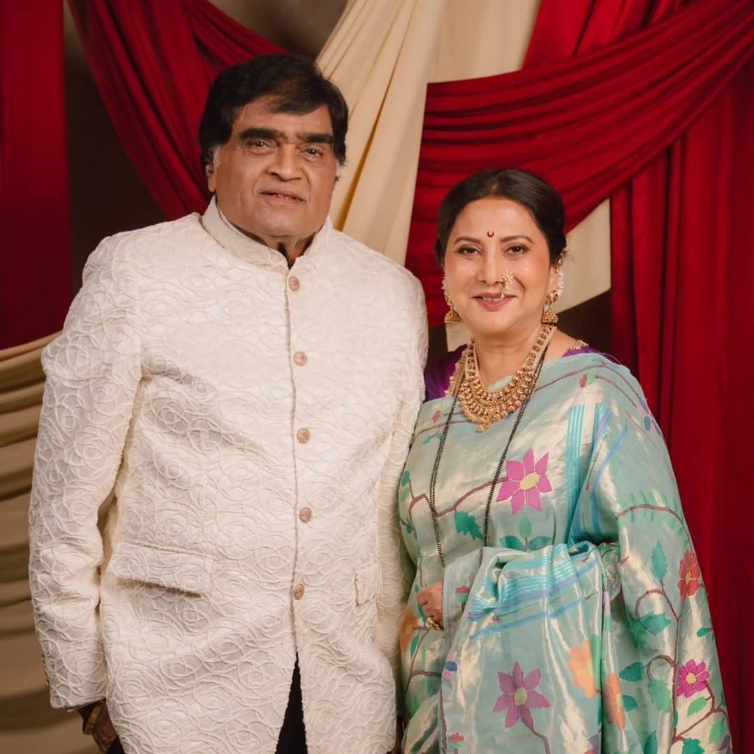 'तू एक आदर्श मुलगा, प्रेमळ पिता, उत्तम पती आणि जिवलग मित्र आहेस. वाढदिवसाच्या शुभेच्छा डार्लिंग,' अशा शब्दांत निवेदिता यांनी प्रेम व्यक्त केलं आहे. अशोक सराफ आणि निवेदिता सराफ यांनी 1989 मध्ये लग्न केलं. या दोघांच्या वयात 18 वर्षांचं अंतर आहे. 
