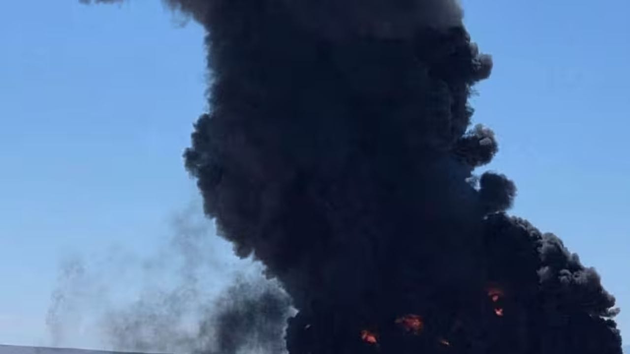 अमेरिकेचे शक्तीशाली B-52 विमान कोसळले, मोठा हाहाकार,तब्बल इतक्यांचा मृत्यू.. अमेरिकेचे शक्तीशाली B-52 विमान कोसळले, मोठा हाहाकार,तब्बल इतक्यांचा मृत्यू..