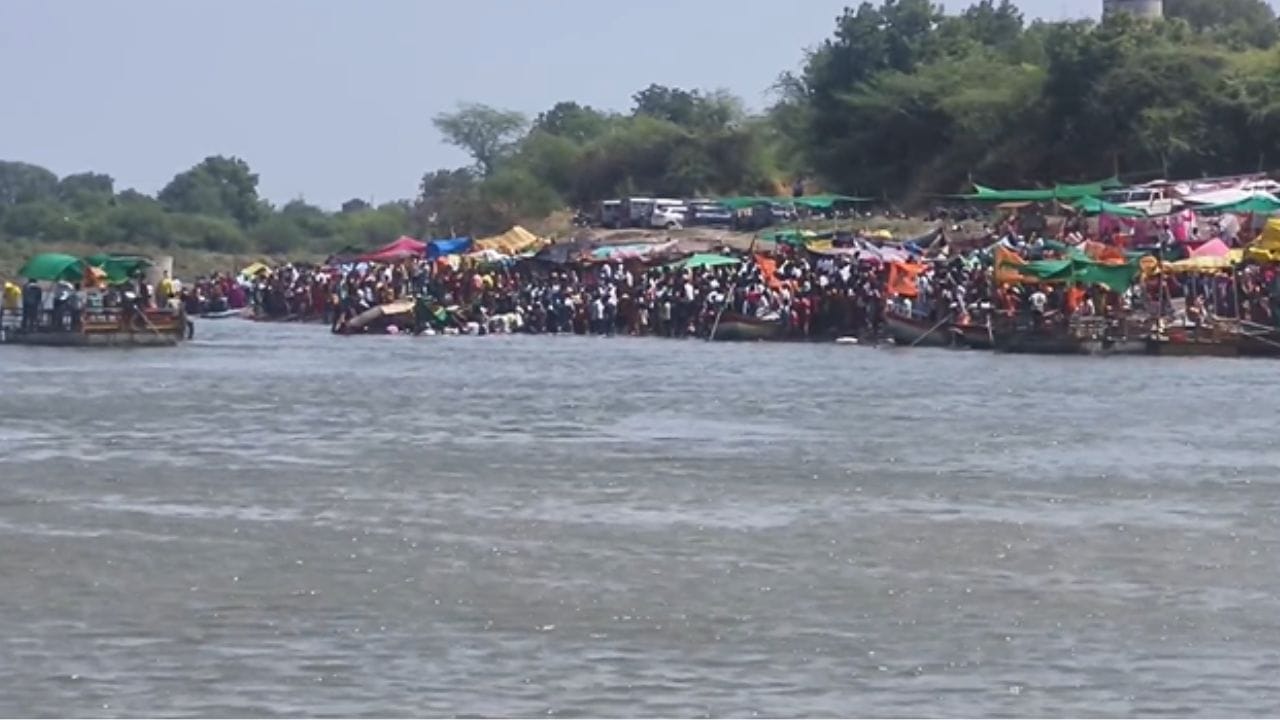 यामुळे हा प्रश्न निर्माण होतो. प्रशासन एखाद्या मोठ्या अपघाताची वाट पाहत आहे का? यात्रेकरूंच्या सुरक्षेची जबाबदारी कोणाची आहे? सध्या, भाविक आणि स्थानिकांनी प्रशासनाकडून तात्काळ हस्तक्षेप, दोषींवर कारवाई आणि सुरक्षा व्यवस्था अधिक मजबूत करण्याची मागणी केली आहे.
