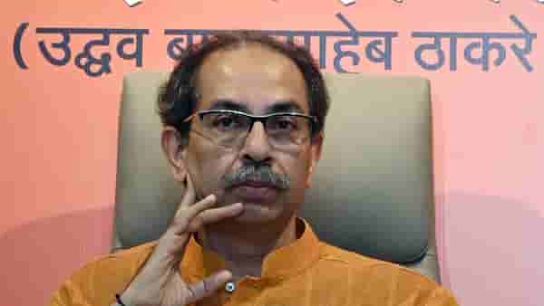 ठाकरेंच्या शिवसेनेला मोठा धक्का, बड्या नेत्याच्या तडकाफडकी राजीनाम्याने खळबळ; उद्धव ठाकरे चिंतेत