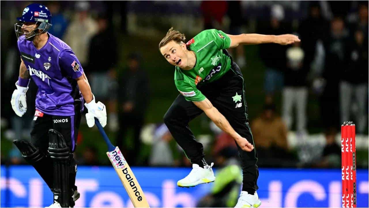 क्रिकेट ऑस्ट्रेलियाने बिग बॅश लीग टी20 स्पर्धेसाठी खूप मोठा निर्णय घेतला आहे. या स्पर्धेतील दोन संघांचं एकत्रिकरण होणार आहे. रिपोर्टनुसार, मेलबर्न रेनीगेड्स आणि मेलबर्न स्टार्स संघ आता एकच संघ असतील. (फोटो-GETTY IMAGES)
