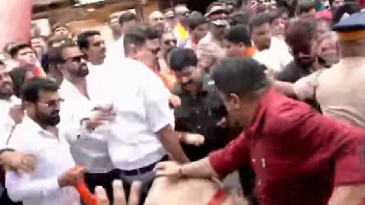 मँग्रोव्ह पार्क तात्काळ नागरिसांठी खुले करावे आणि याच मागणीसाठी ठाकरे सेनेच्या कार्यकर्त्यांनी आंदोलन पुकारले आहे. 