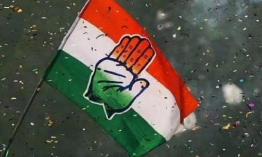 उपमुख्यमंत्री एकनाथ शिंदे यांच्या उपस्थितीत हा पक्षप्रवेश सोहळा झाला आहे. रमेश हसापुरे हे दक्षिण सोलापूर तालुक्यातील मोठे नेते आहेत. रमेश हसापुरे यांनी यापूर्वी विधानसभा निवडणूक लढवलेली आहे. मागील अनेक वर्षापासून ते काँग्रेसमध्ये विविध पदावर कार्यरत होते.