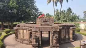 'डाकिणींच्या मंदिरा' चे गूढ ... अंधार पडल्यावर फिरतं कोण?.