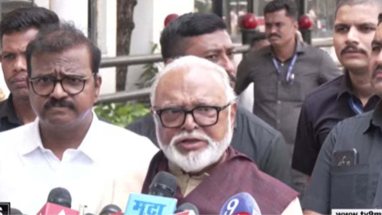 हम कबड्डी के खिलाडी है, शतरंज के नही... छगन भुजबळ यांचं सूचक विधान, म्हणाले, सुनेत्रा पवार मंत्री, त्यांचा मुलगाही... हम कबड्डी के खिलाडी है, शतरंज के नही... छगन भुजबळ यांचं सूचक विधान, म्हणाले, सुनेत्रा पवार मंत्री, त्यांचा मुलगाही...